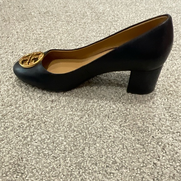 Tory Burch Chelsea Pump - Navy - Picture 4 of 7